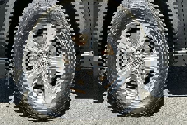 Used 2025 Toyota RAV4 XLE image 30