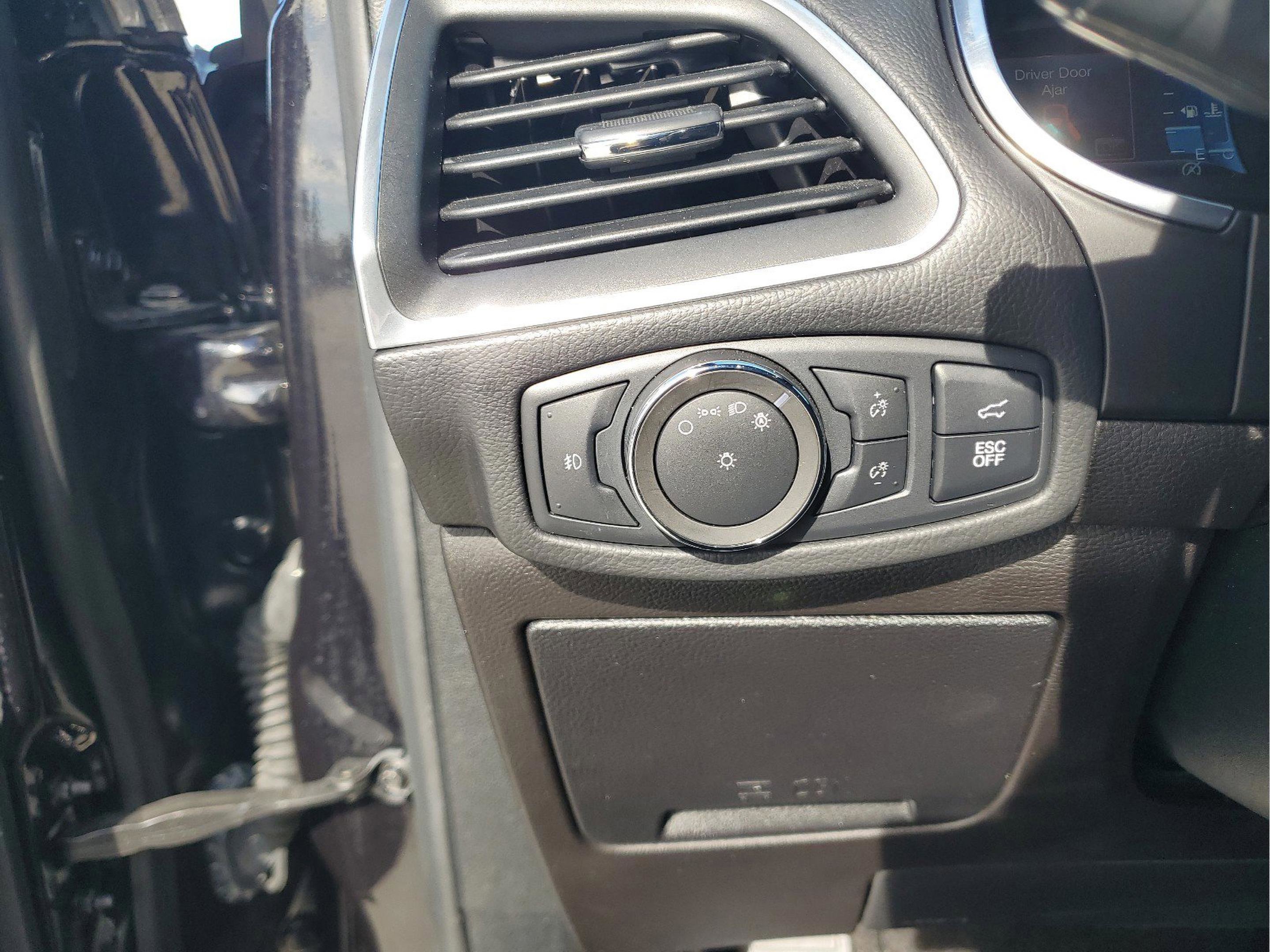 Used 2020 Ford Edge ST image 32