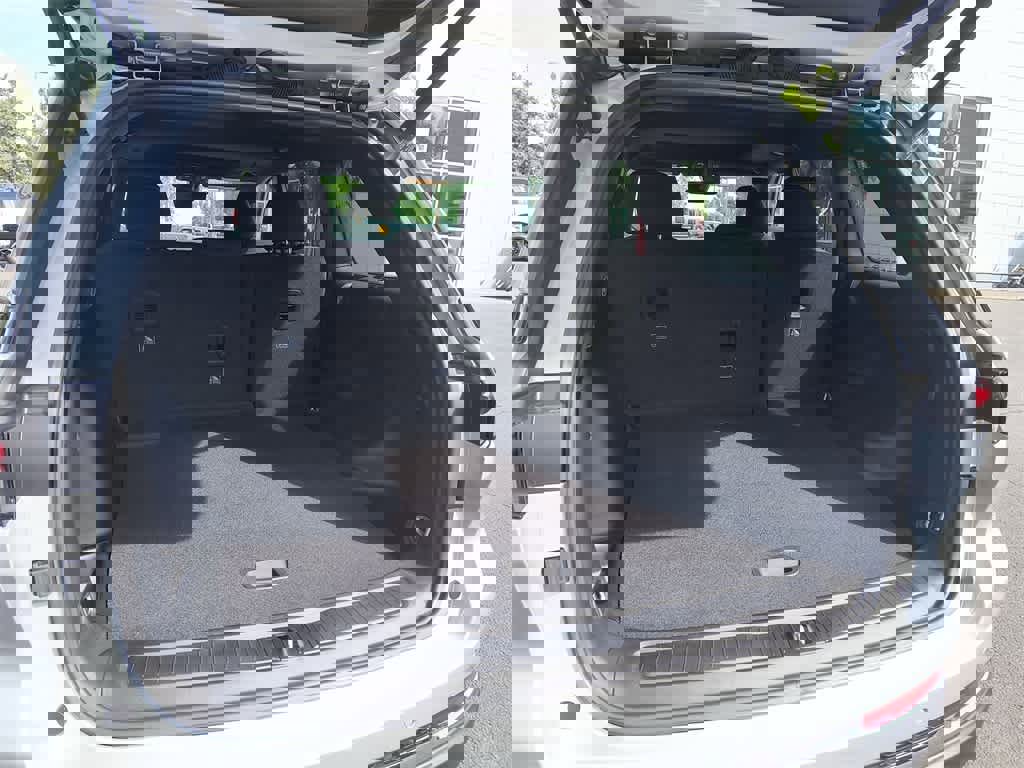 New 2025 Jeep Grand Cherokee Laredo X w/ Luxury Tech Group I image 23