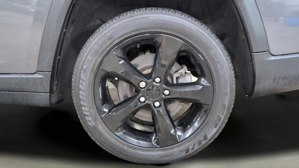 Used 2024 Jeep Grand Cherokee L Laredo AWD/4WD image 33
