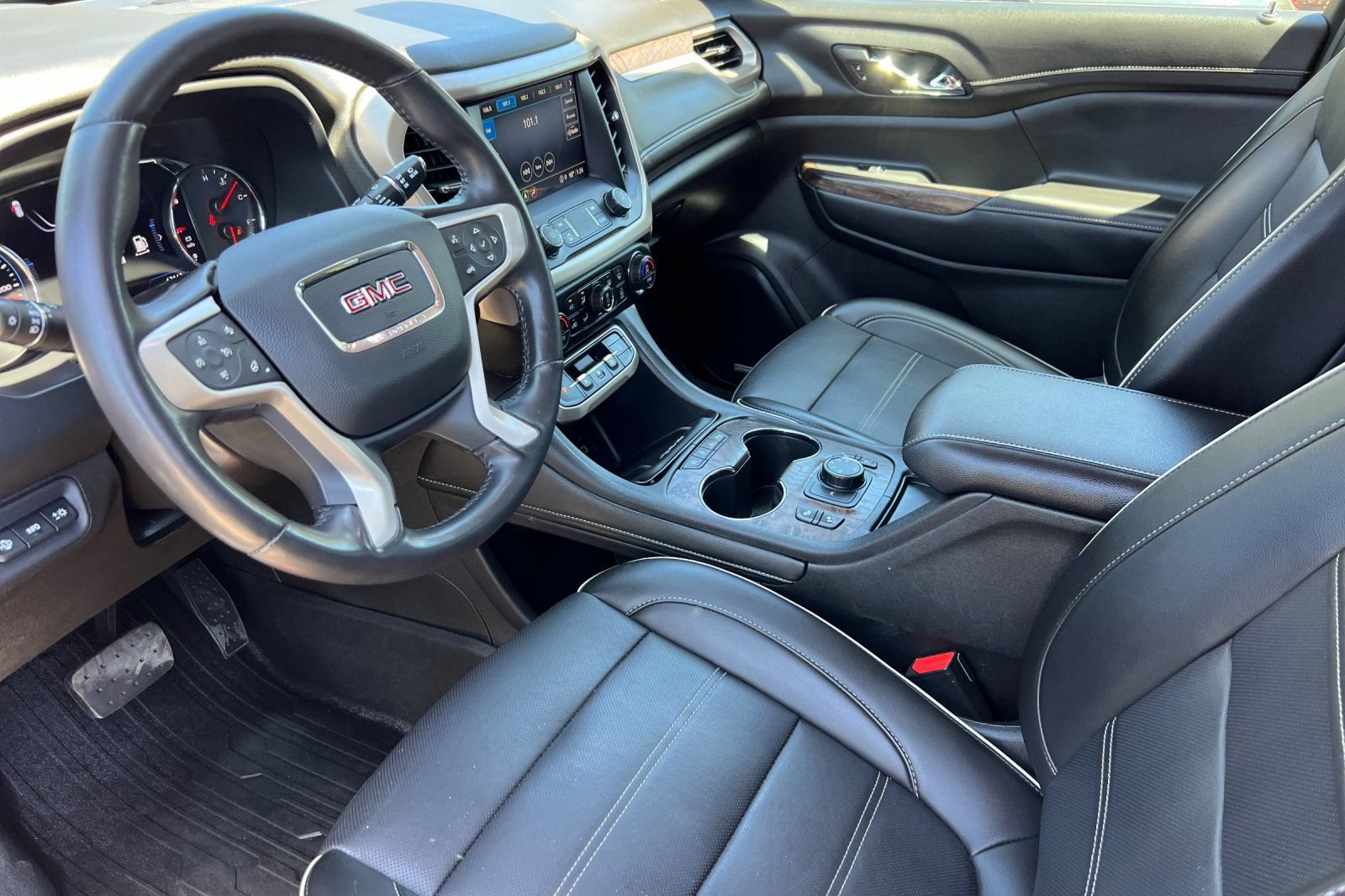 Used 2021 GMC Acadia Denali w/ Denali Ultimate Package AWD/4WD image 12