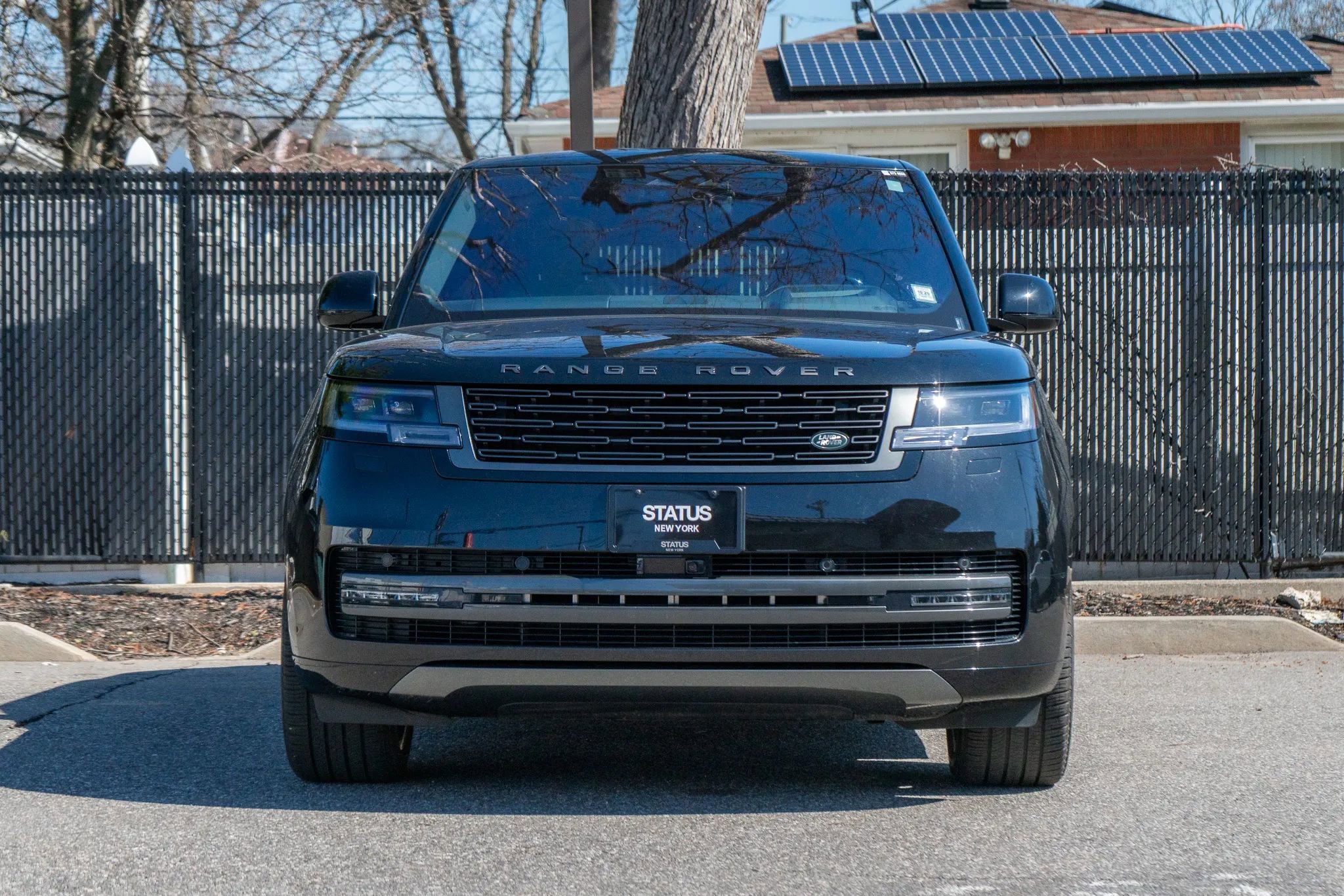 Used 2023 Land Rover Range Rover Long Wheelbase SE AWD/4WD image 3