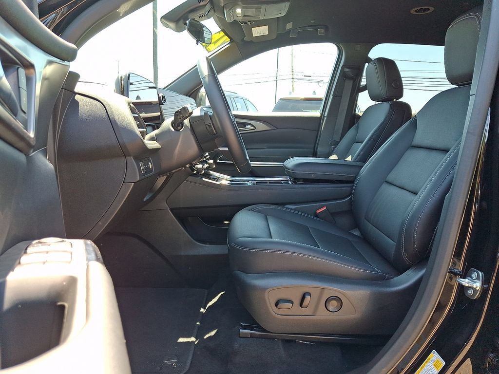 Used 2026 Chevrolet Traverse LT AWD/4WD image 14