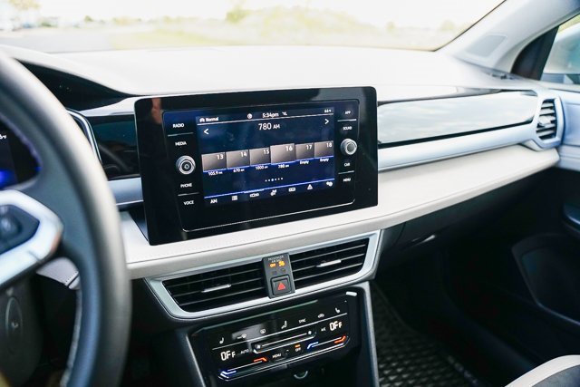 Certified 2025 Volkswagen Taos SE w/ Panoramic Sunroof Package image 14