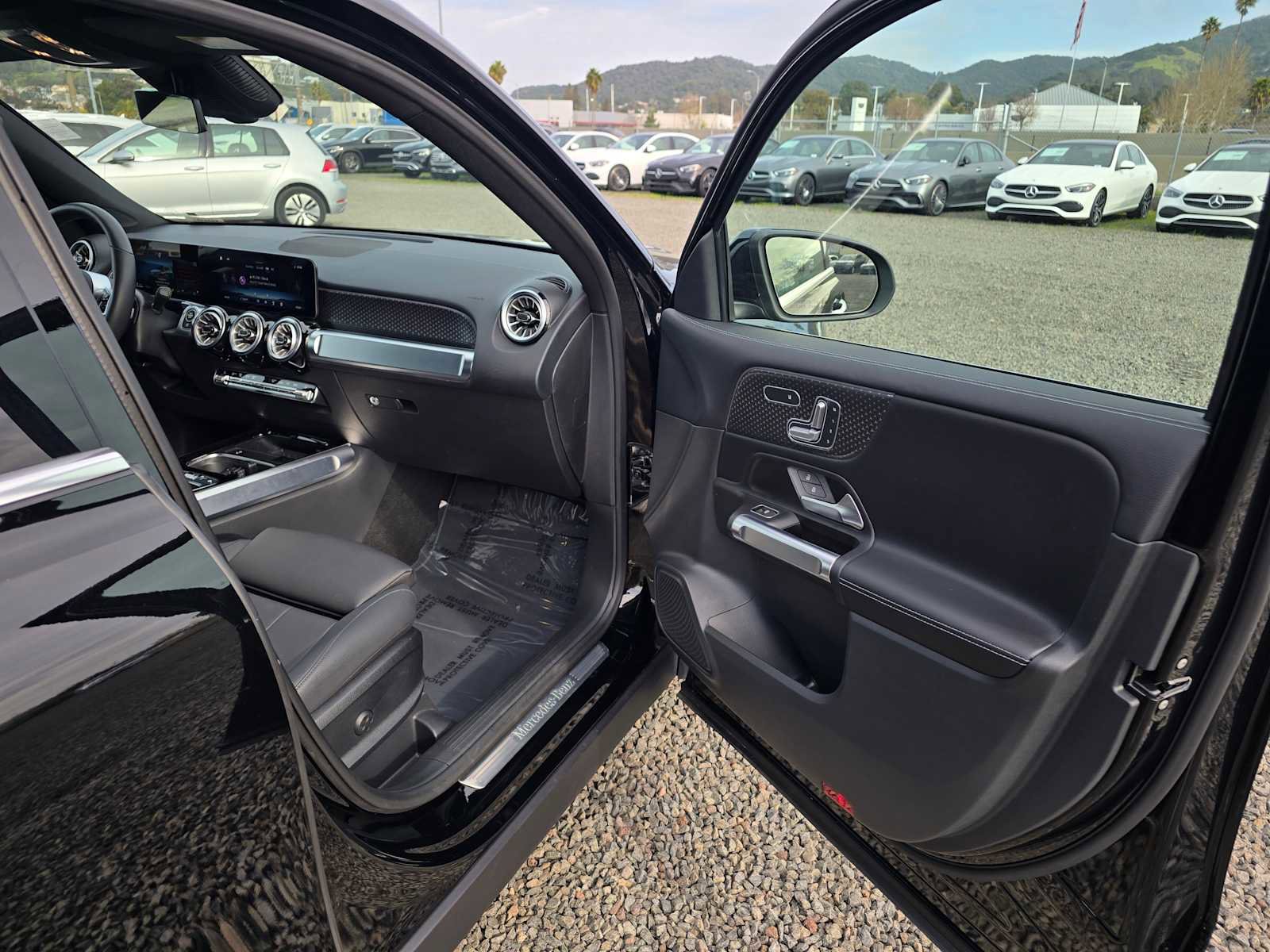 Used 2025 Mercedes-Benz GLB 250 4MATIC image 12