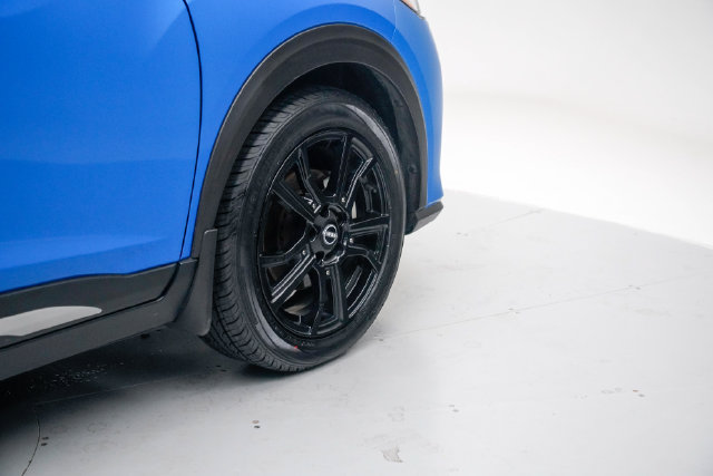 Used 2023 Nissan Kicks SR w/ SR Premium Package FWD image 11