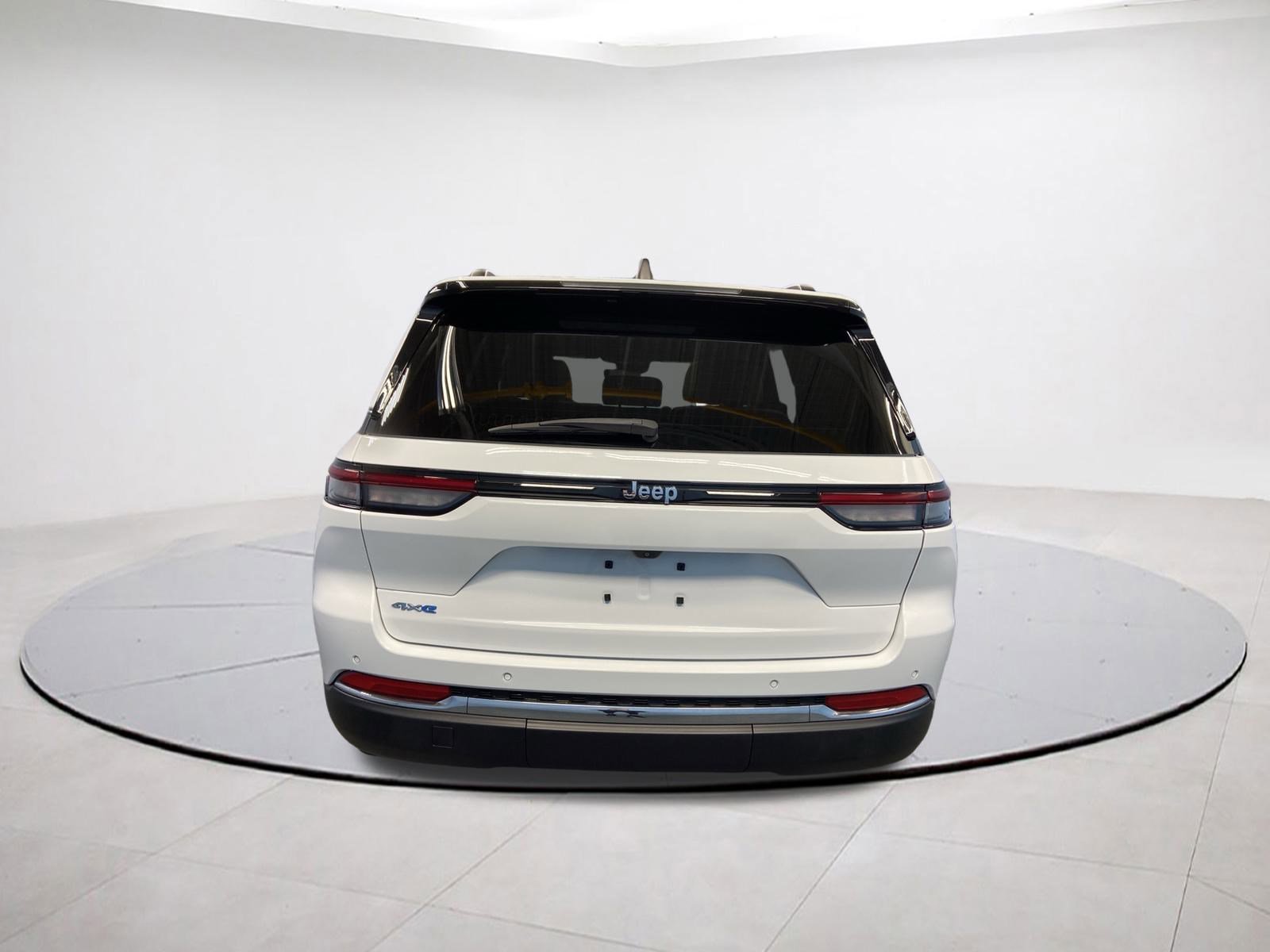 Used 2023 Jeep Grand Cherokee 4WD 4xe image 5