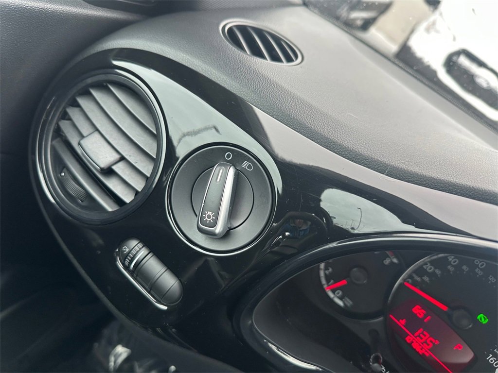 Used 2015 Volkswagen Beetle 1.8T image 11