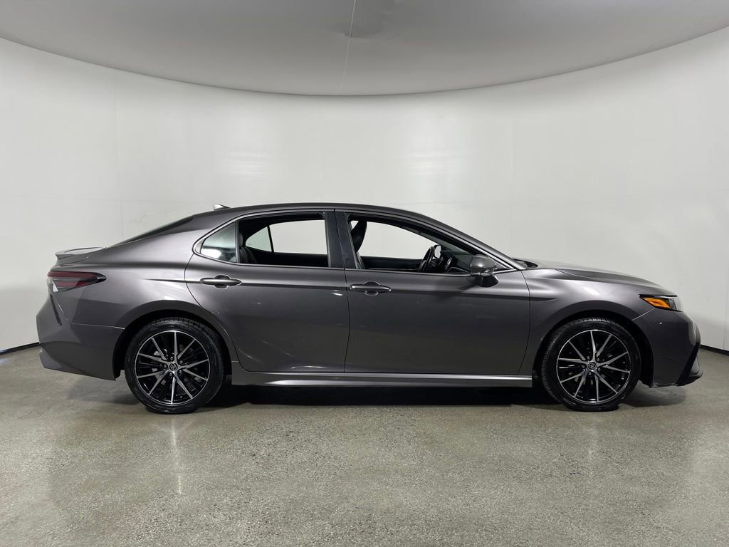 Certified 2022 Toyota Camry SE image 2