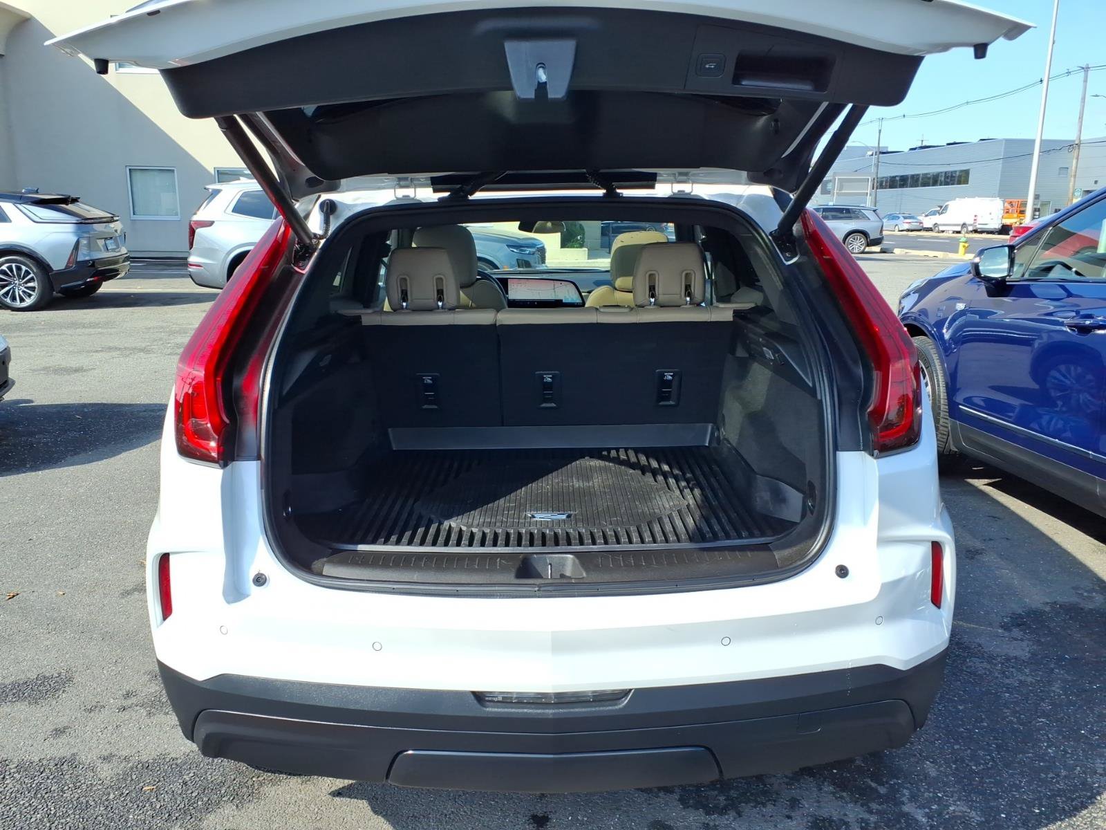 Certified 2024 Cadillac XT4 Luxury w/ Cold Weather Package AWD/4WD image 13