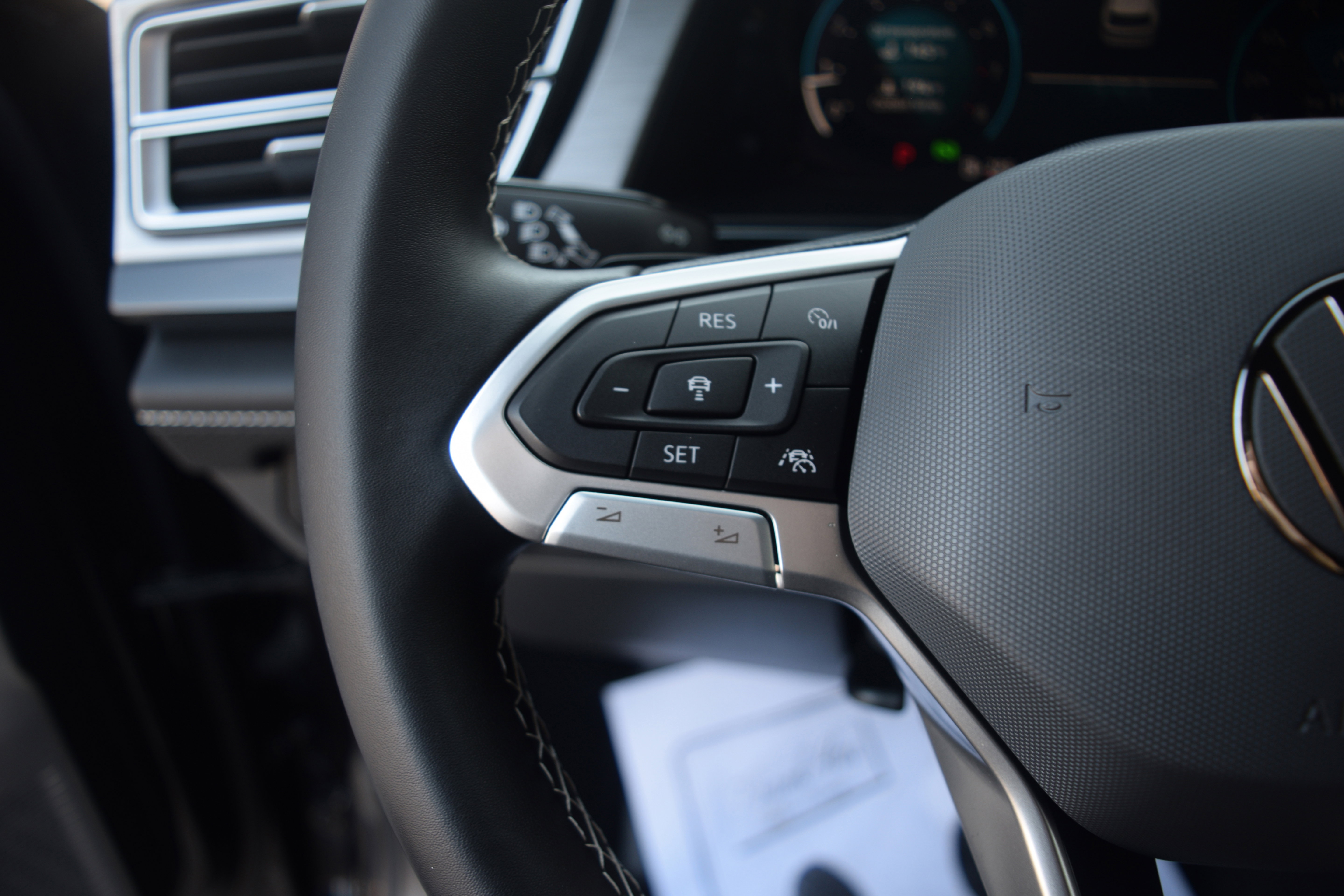 Used 2024 Volkswagen Atlas Cross Sport SE image 6