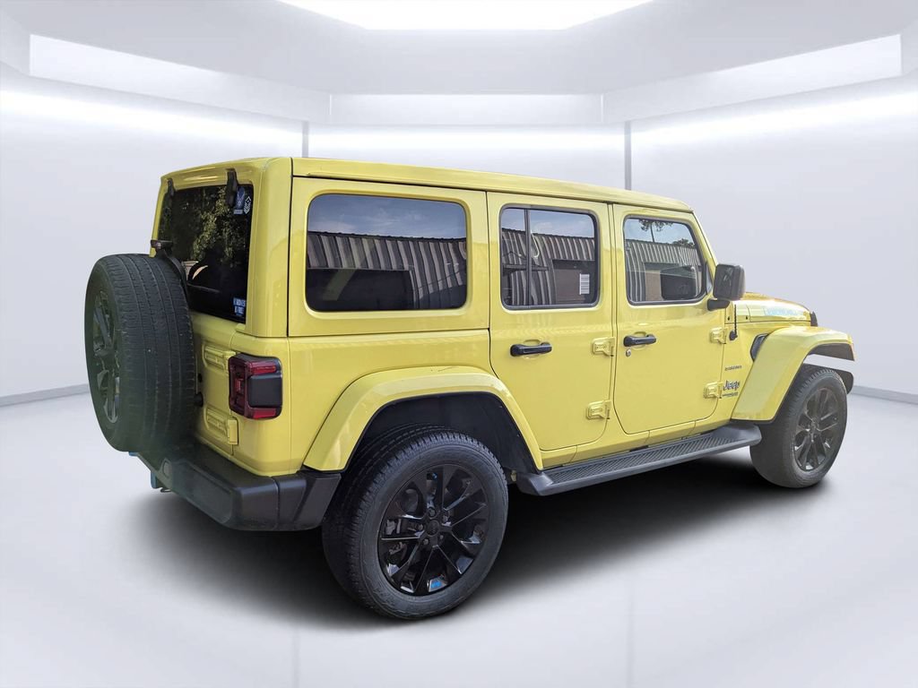 Used 2022 Jeep Wrangler Unlimited Sahara w/ Cold Weather Group AWD/4WD image 3