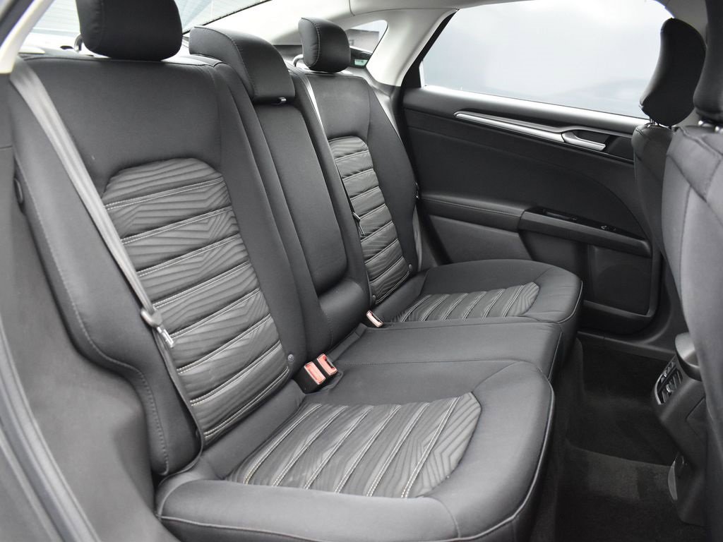 Used 2016 Ford Fusion SE image 28