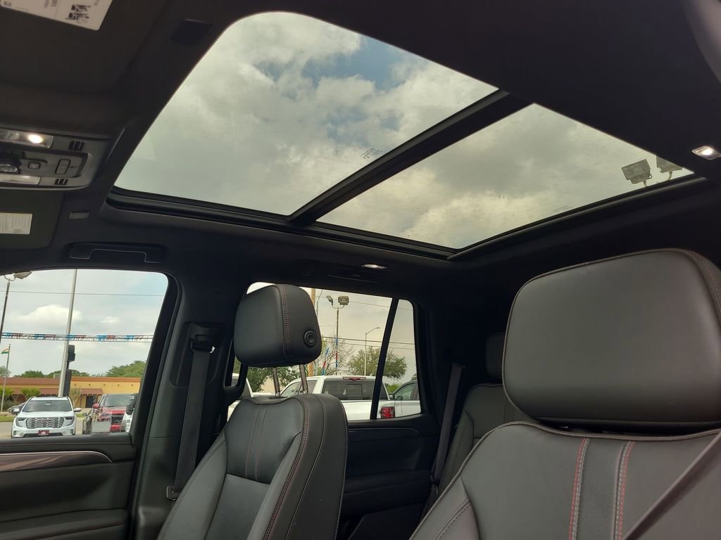 Used 2024 Chevrolet Tahoe RST w/ Luxury Package AWD/4WD image 19