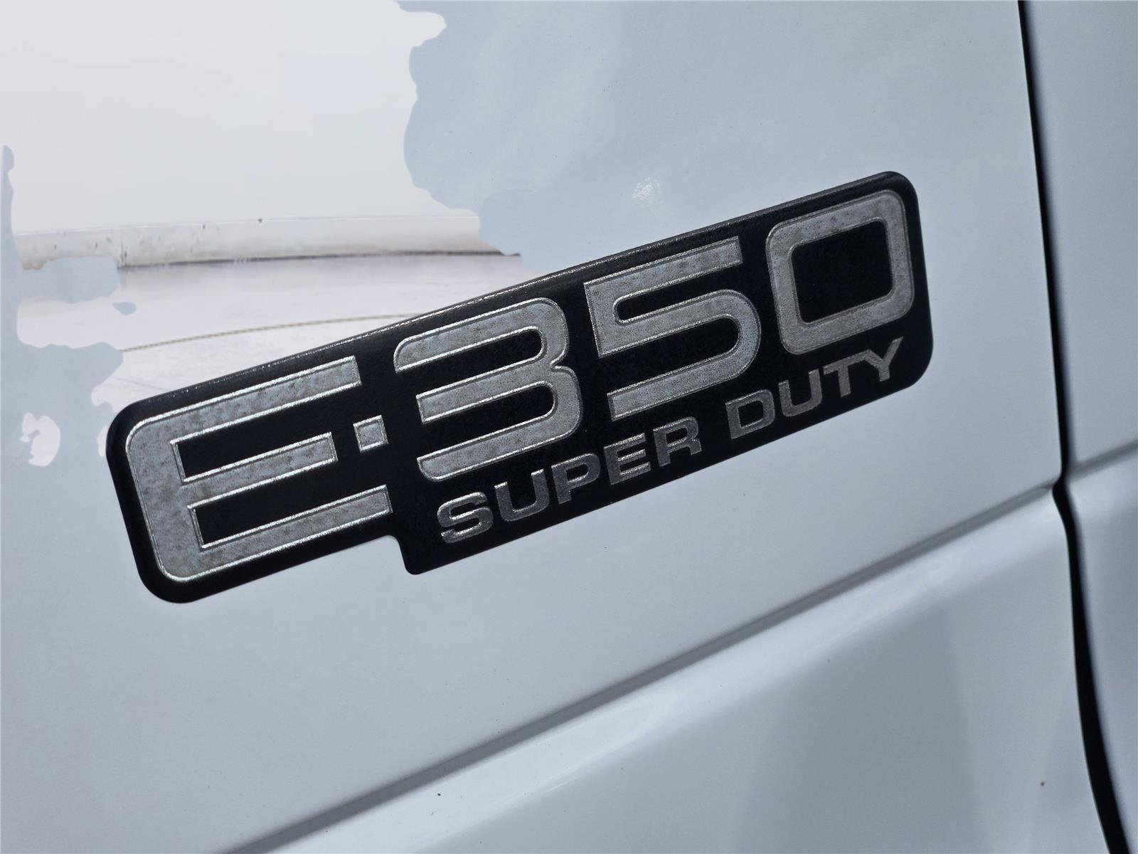 Used 2003 Ford E-350 and Econoline 350 Super Duty RWD image 13