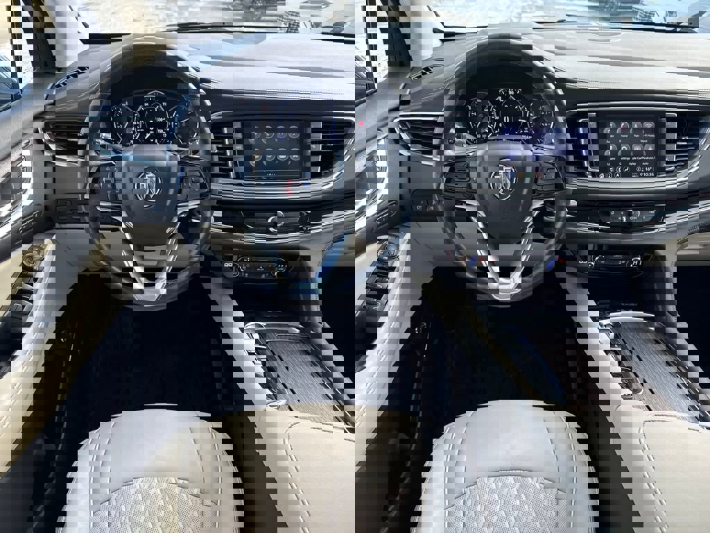 Used 2024 Buick Enclave Avenir image 20