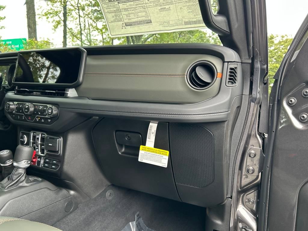 New 2025 Jeep Gladiator Mojave image 27