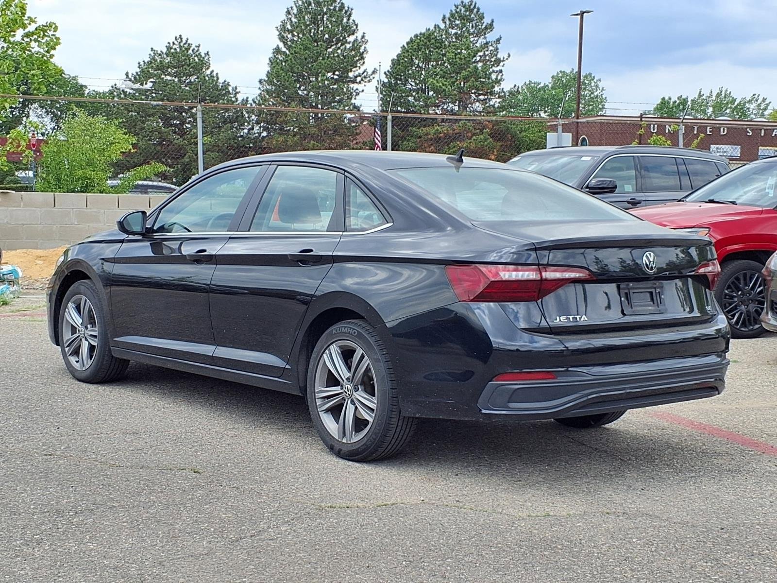 Used 2024 Volkswagen Jetta SE FWD image 2