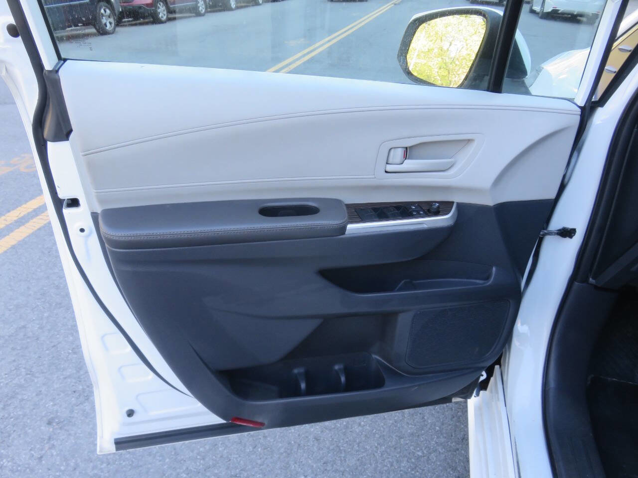 Used 2022 Toyota Sienna LE AWD/4WD image 26