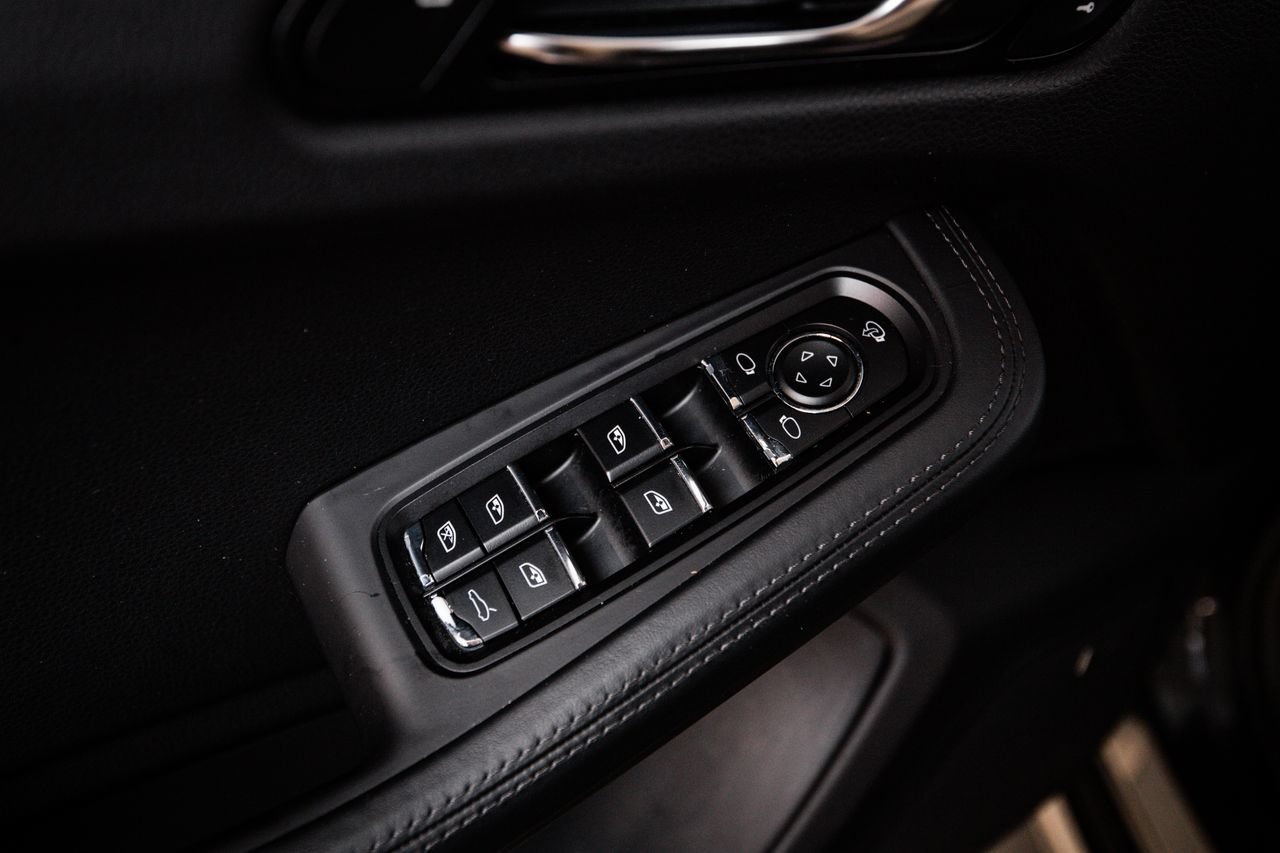 Certified 2024 Porsche Macan AWD/4WD image 22