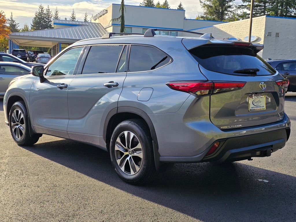 Used 2022 Toyota Highlander XLE image 28