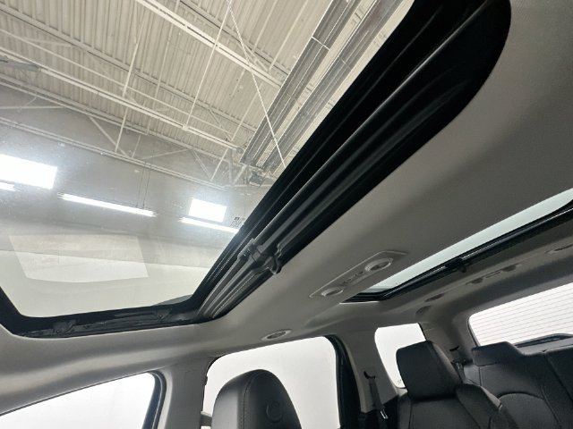 Used 2017 GMC Acadia Limited SLT AWD/4WD image 24