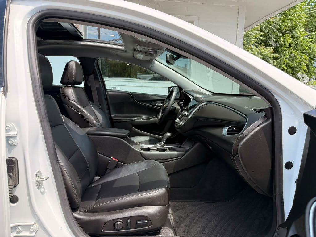 Used 2018 Chevrolet Malibu LT w/ Leather Package FWD image 23