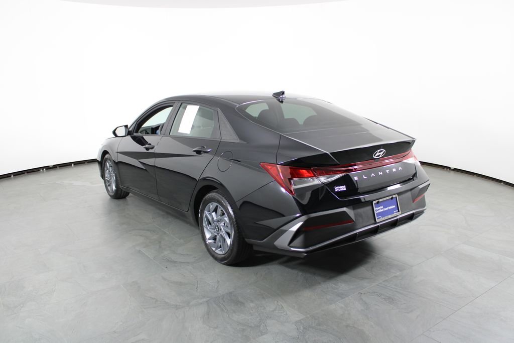 Certified 2024 Hyundai Elantra SEL FWD image 4