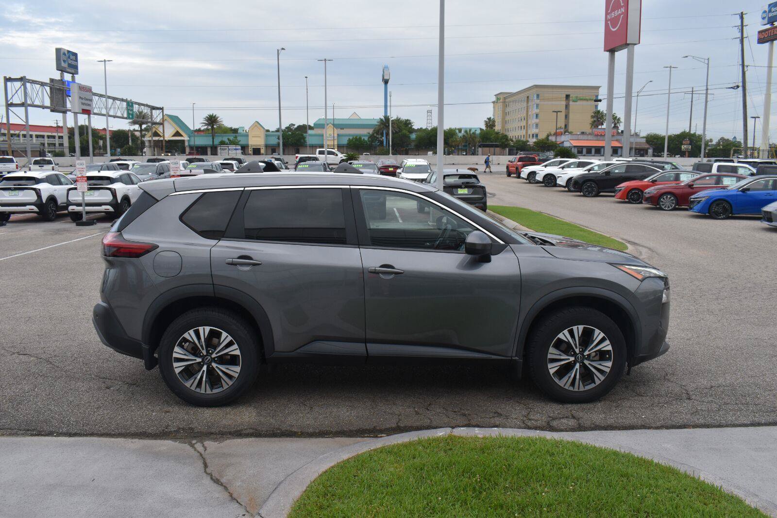 Used 2023 Nissan Rogue SV w/ SV Premium B Package FWD image 14