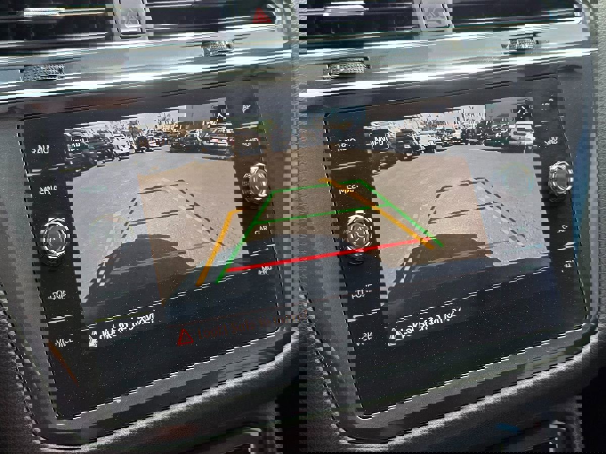 Used 2020 Volkswagen Tiguan SE w/ Panoramic Sunroof Package image 30