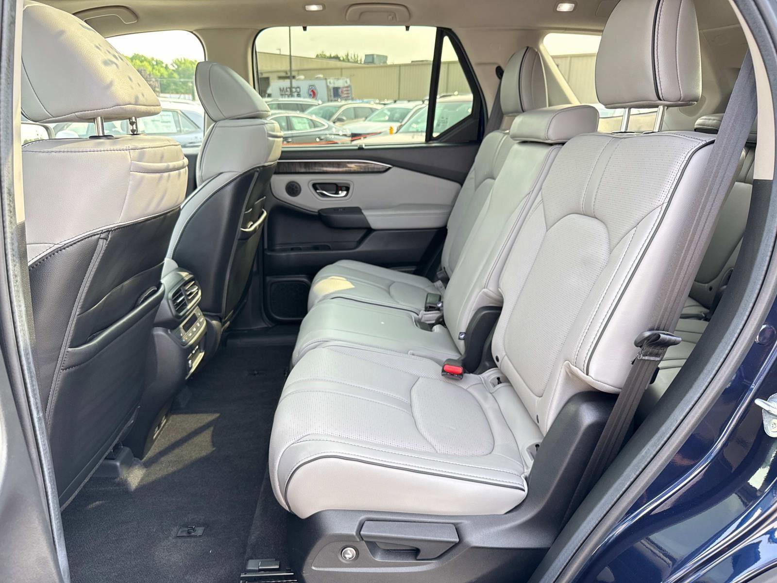 Used 2025 Honda Pilot Elite image 22