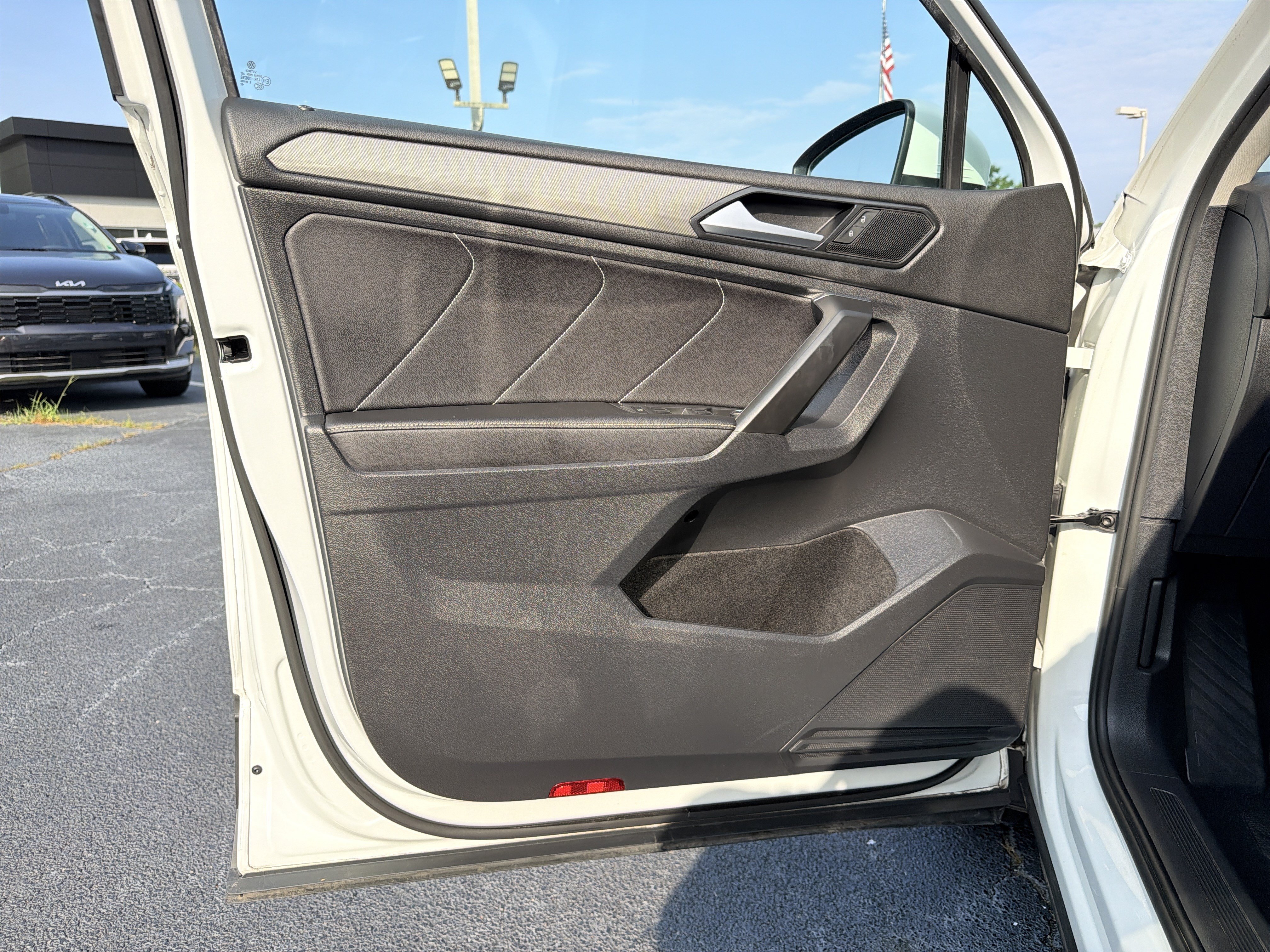 Used 2022 Volkswagen Tiguan SE FWD image 10