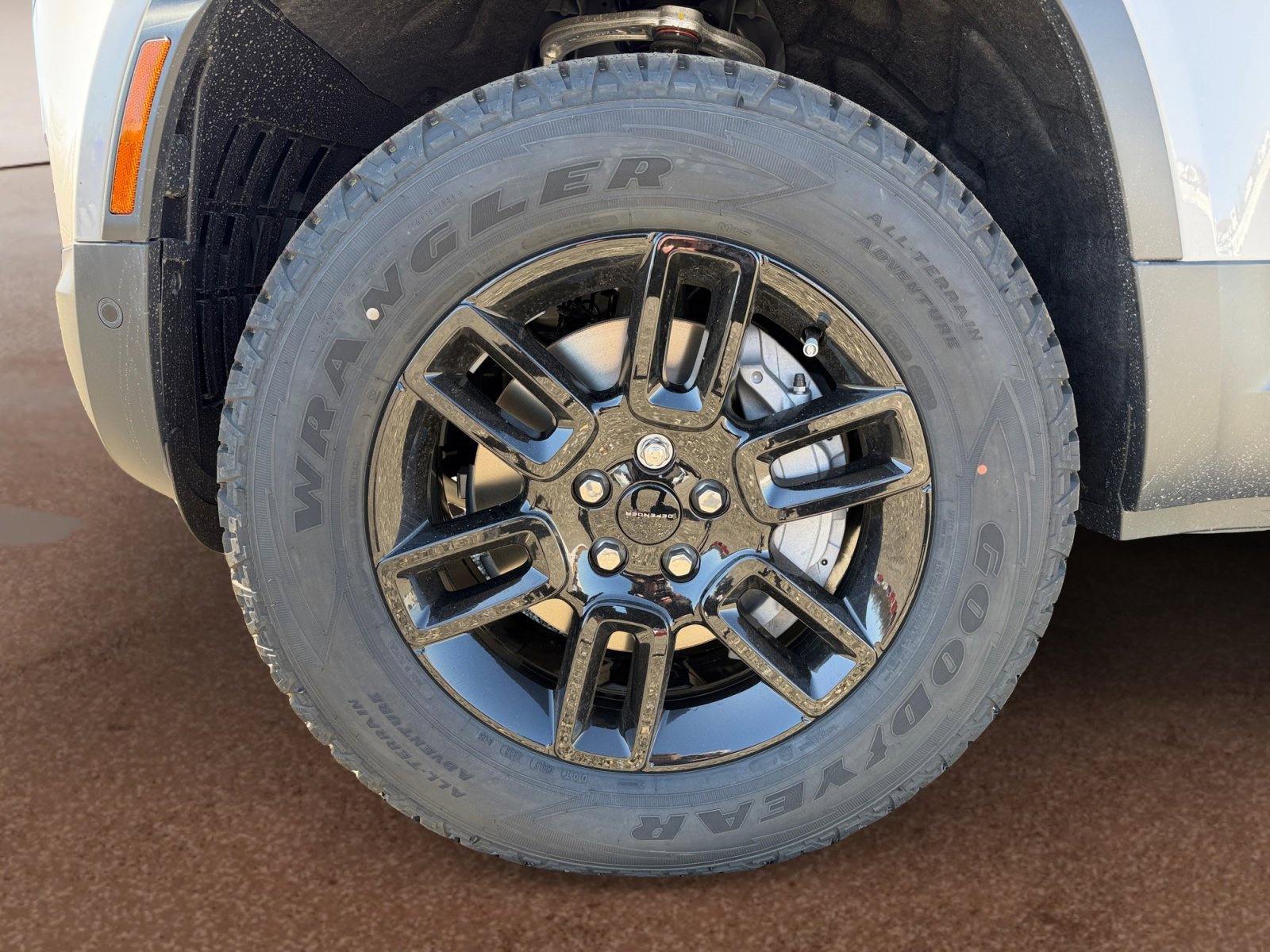 New 2026 Land Rover Defender 110 S AWD/4WD image 9
