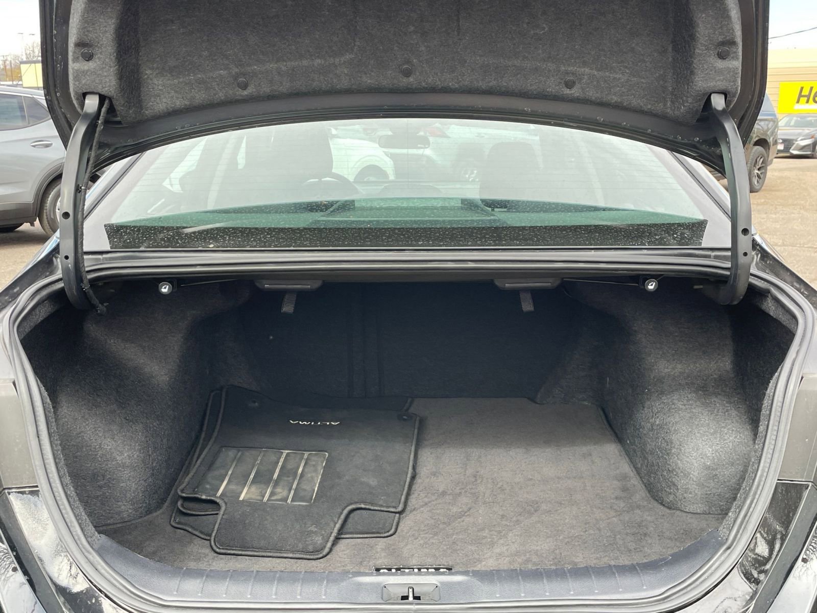 Used 2025 Nissan Altima 2.5 SV image 32