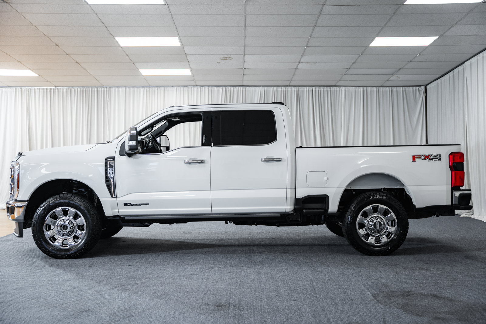 Certified 2024 Ford F250 Lariat w/ Lariat Ultimate Package AWD/4WD image 4
