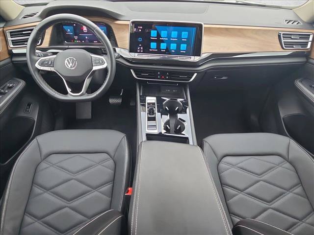Used 2025 Volkswagen Atlas SE FWD image 17