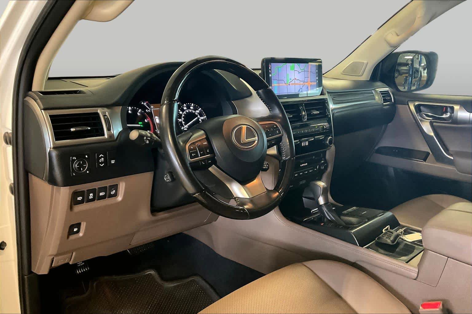 Used 2023 Lexus GX 460 Premium w/ Accessory Package AWD/4WD image 15