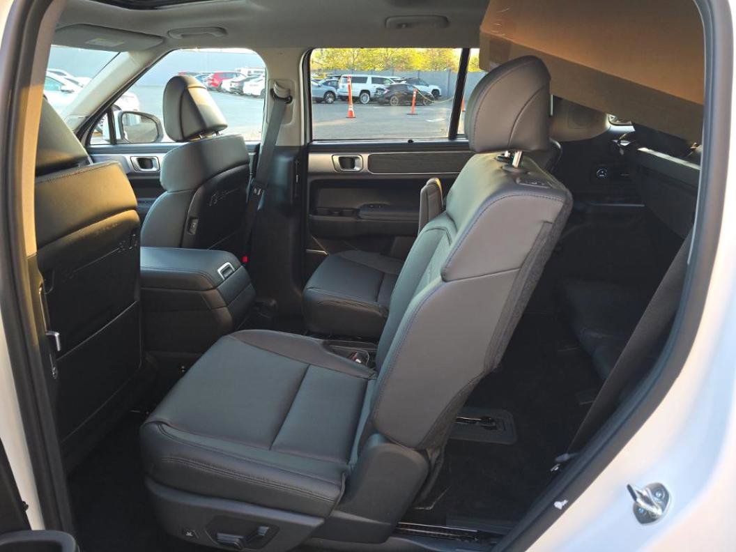 Used 2026 Hyundai Santa Fe Limited image 8