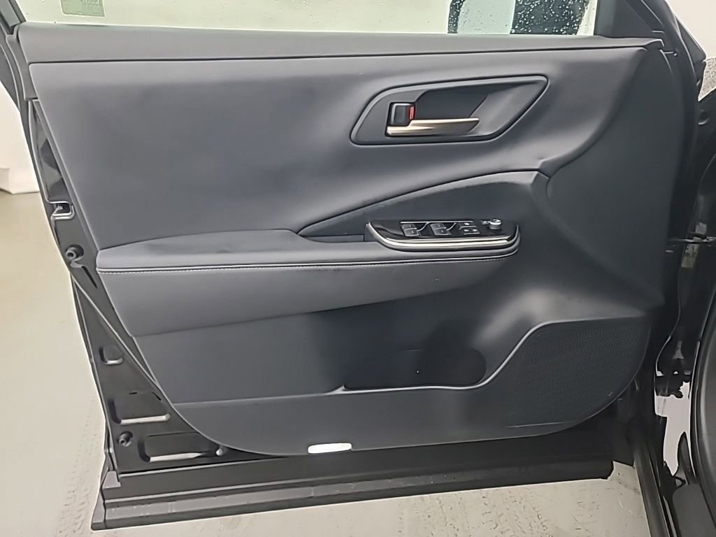 Used 2025 Toyota Crown XLE AWD/4WD image 22