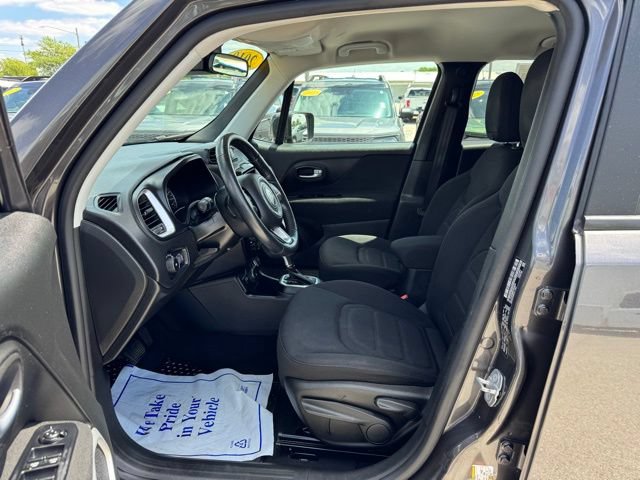 Used 2019 Jeep Renegade Latitude w/ Cold Weather Group AWD/4WD image 10