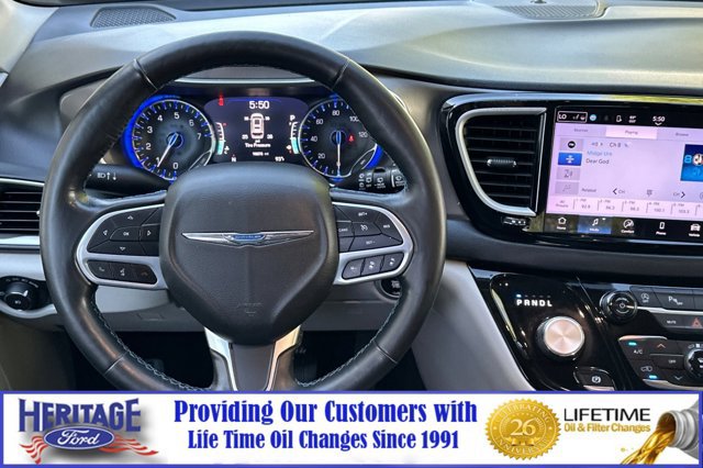 Used 2021 Chrysler Pacifica Touring-L FWD image 14