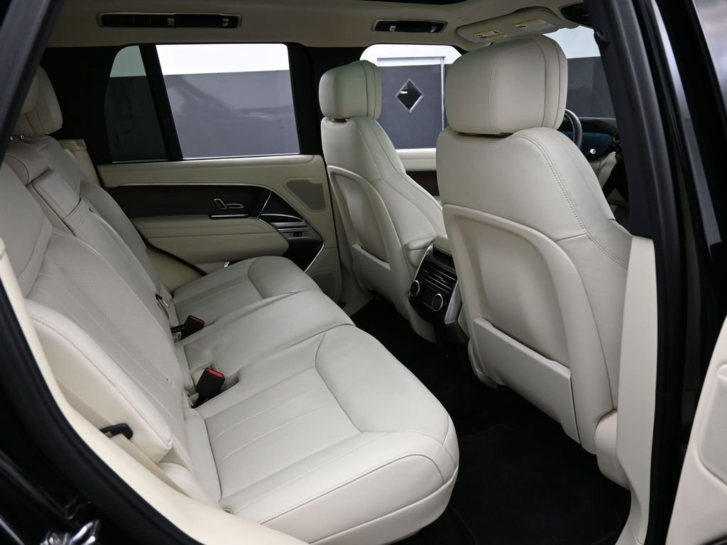 Used 2025 Land Rover Range Rover SE AWD/4WD image 28