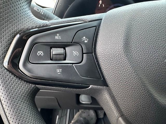 Used 2025 Chevrolet Trax LT FWD image 17