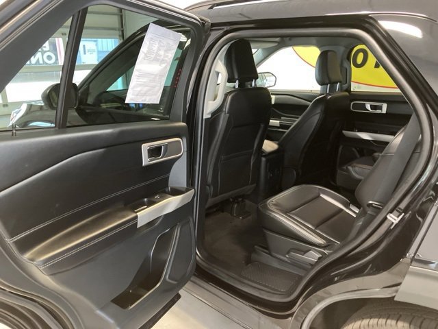 Used 2022 Ford Explorer XLT image 11