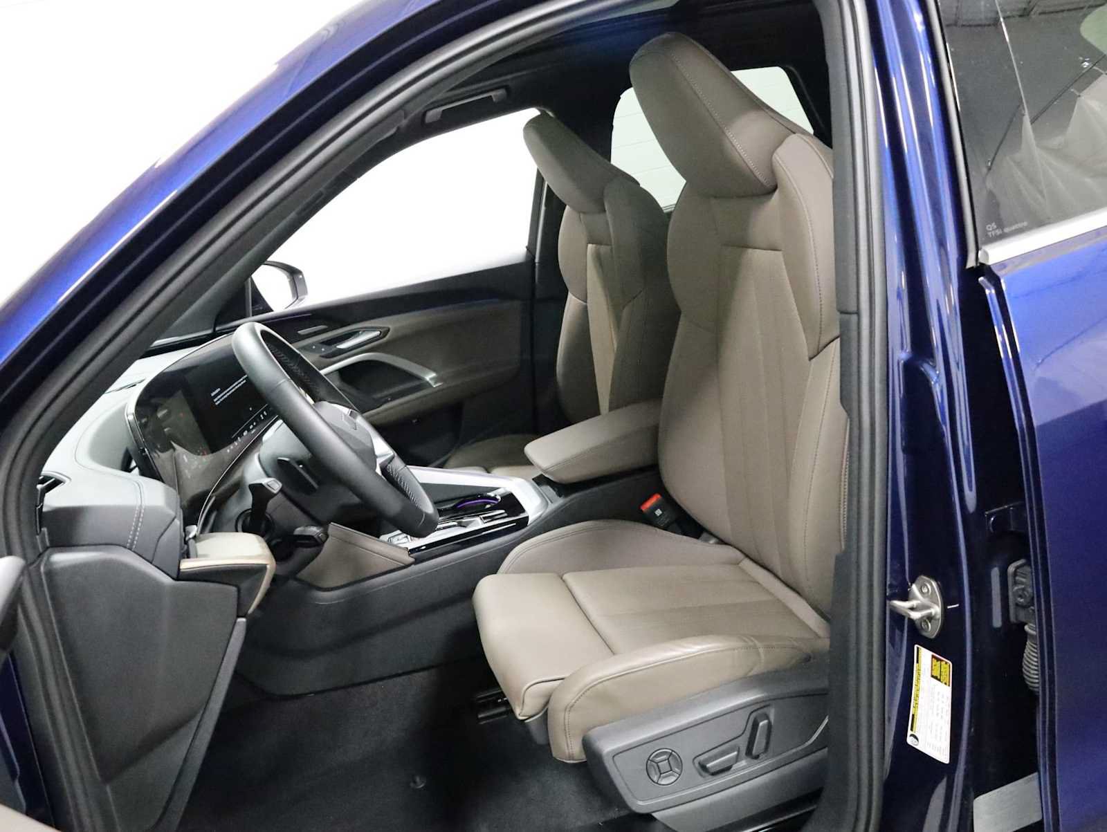 Certified 2025 Audi Q5 Premium Plus AWD/4WD image 5