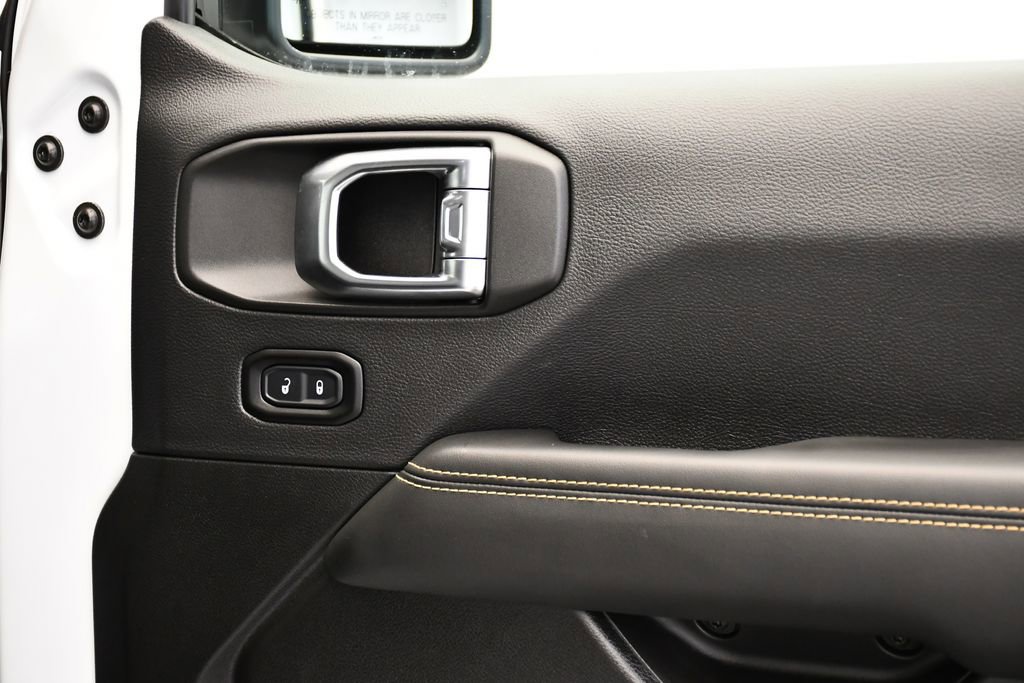 Used 2025 Jeep Wrangler Sahara image 41