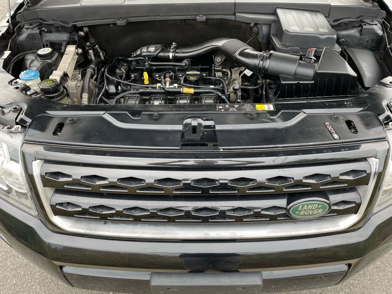 Used 2015 Land Rover LR2 HSE image 31