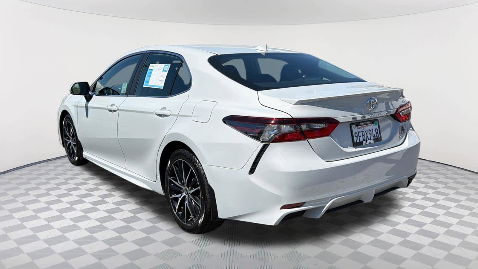 Used 2023 Toyota Camry SE FWD image 7