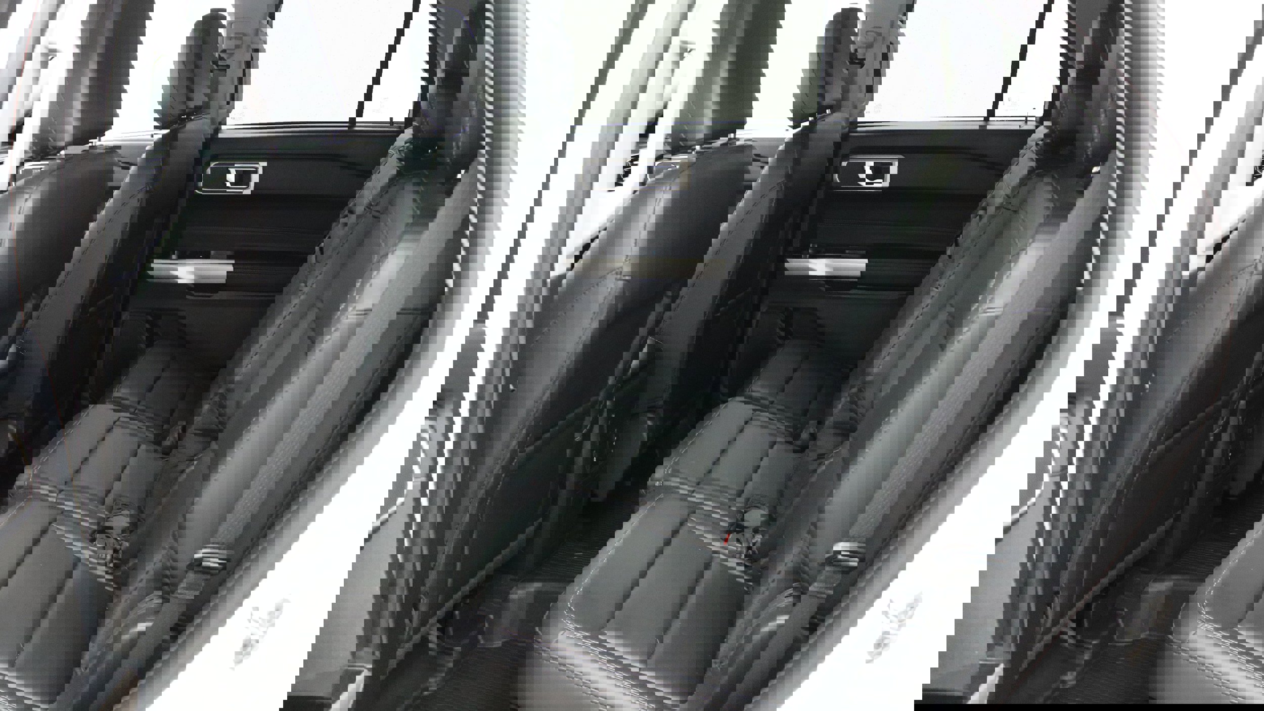 Used 2023 Ford Explorer XLT w/ Equipment Group 202A image 3