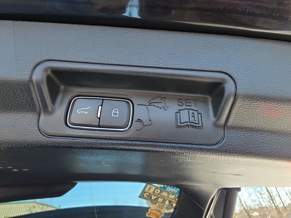 Used 2020 Ford Explorer XLT w/ Equipment Group 202A image 38